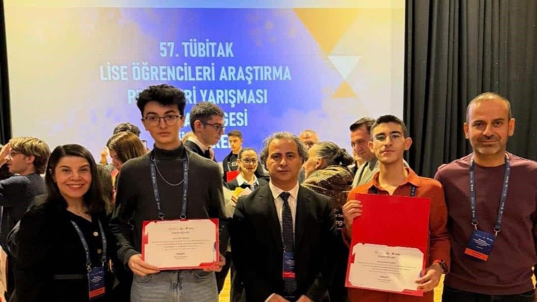 Burhaniye'den Öğrenciler Bursa'da İki Ödül Kazandı