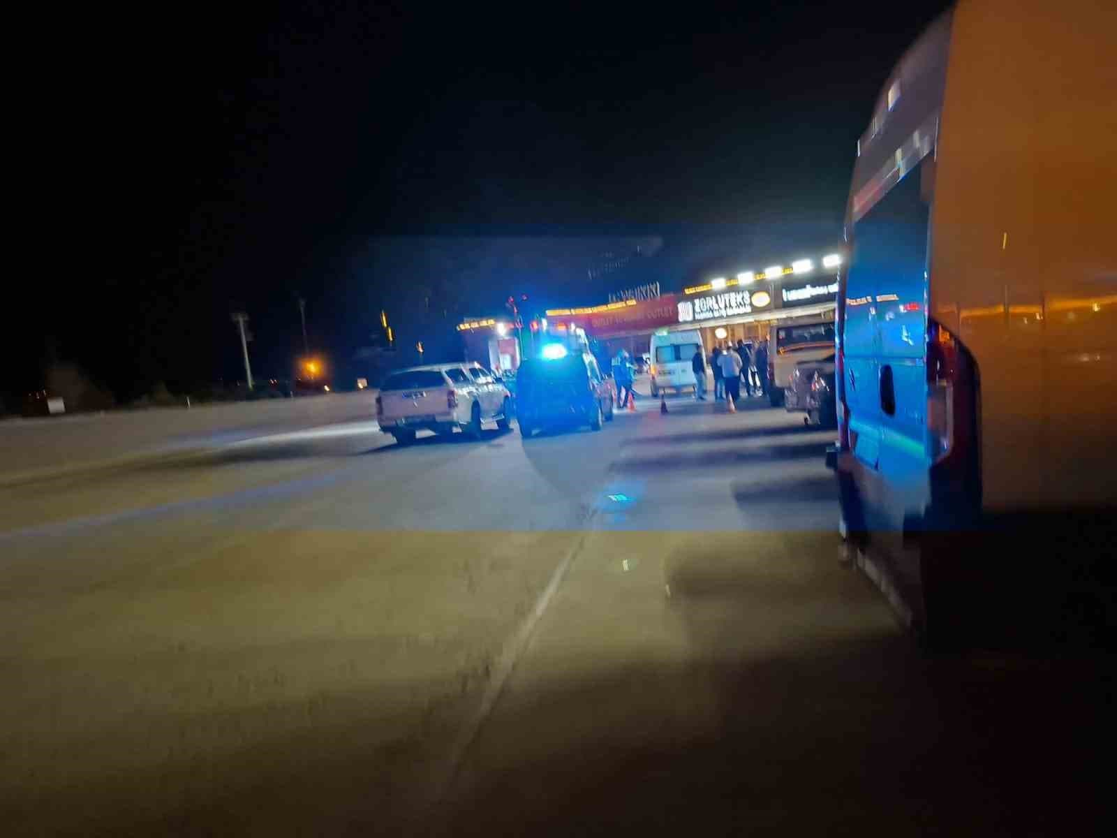 Dinlenme tesisinde 5 gündür park halinde olan otomobilde ceset bulundu