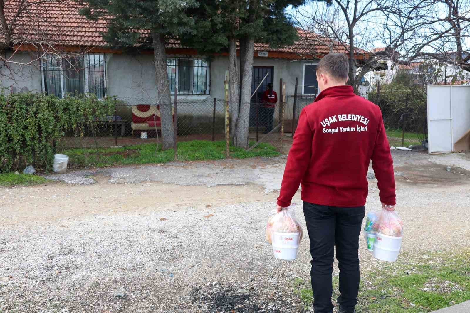Uşak Belediyesi, Ramazan Boyunca İhtiyaç Sahibi Ailelere Destek Sağlıyor