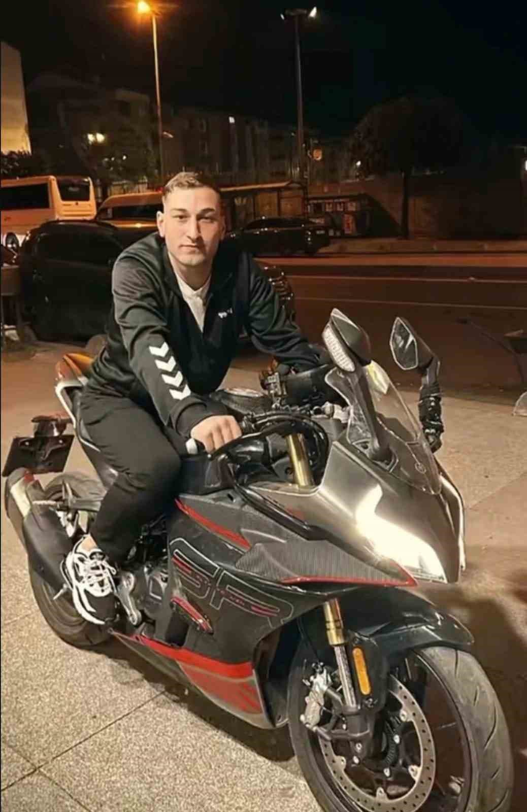 Gaziosmanpaşa’da Kız Kardeşinin Yanında Bulunan Genç Bıçaklanarak Öldürüldü