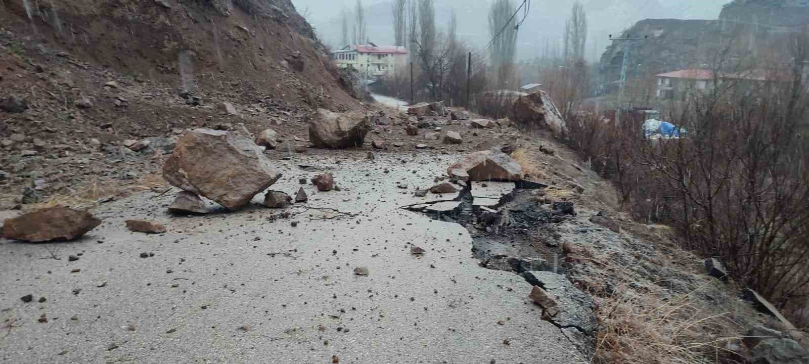 Artvin’in Yusufeli ilçesinde heyelan