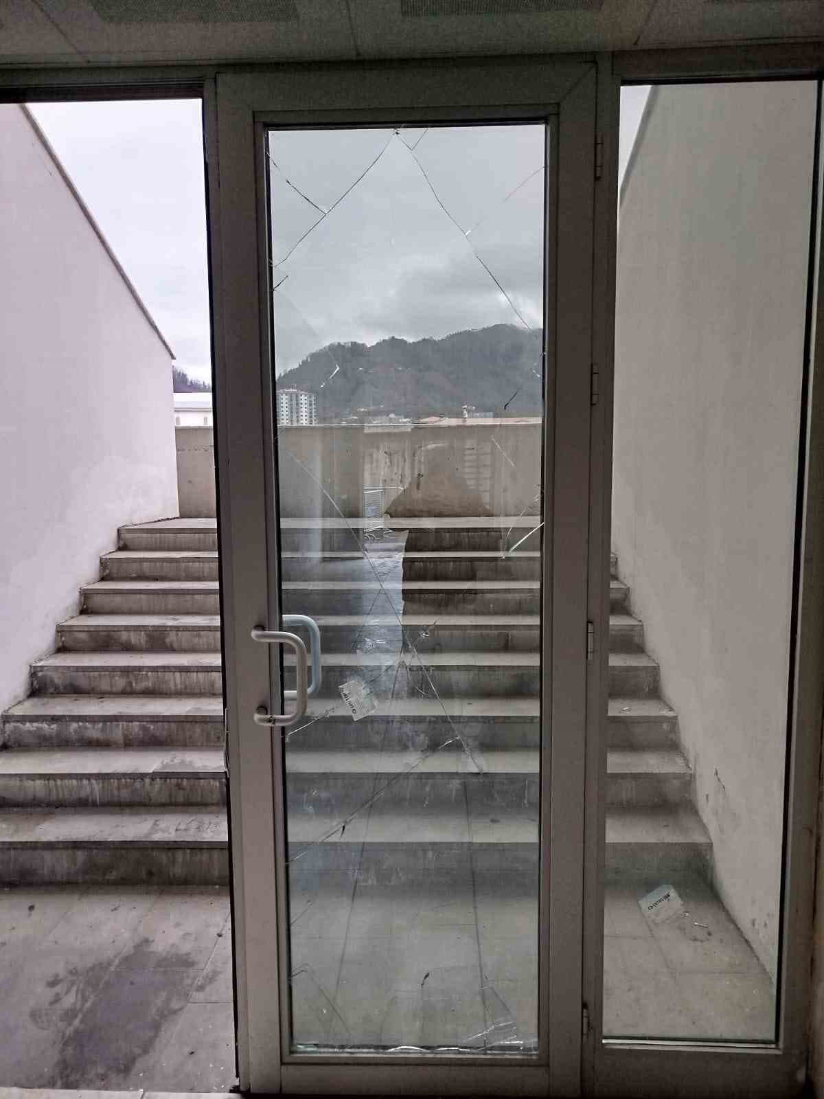 Amatör lig maçında olay çıktı: Musluklar söküldü, camlar kırıldı