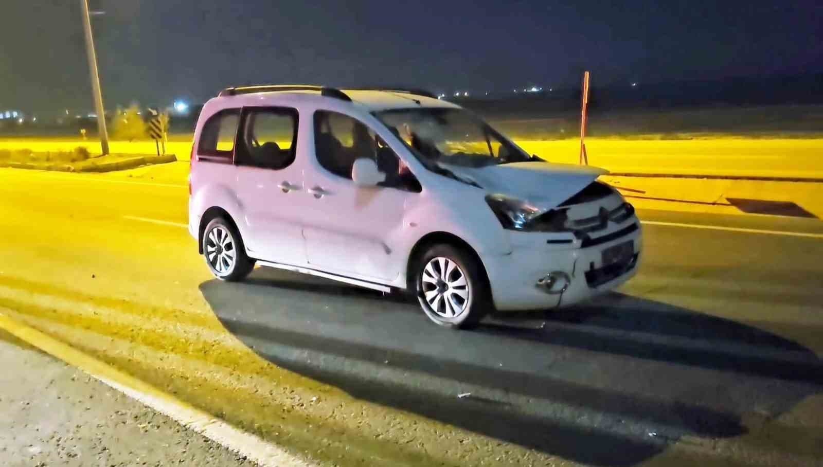 Aksaray’da hafif ticari araç yayaya çarptı: 1’i ağır 2 yaralı