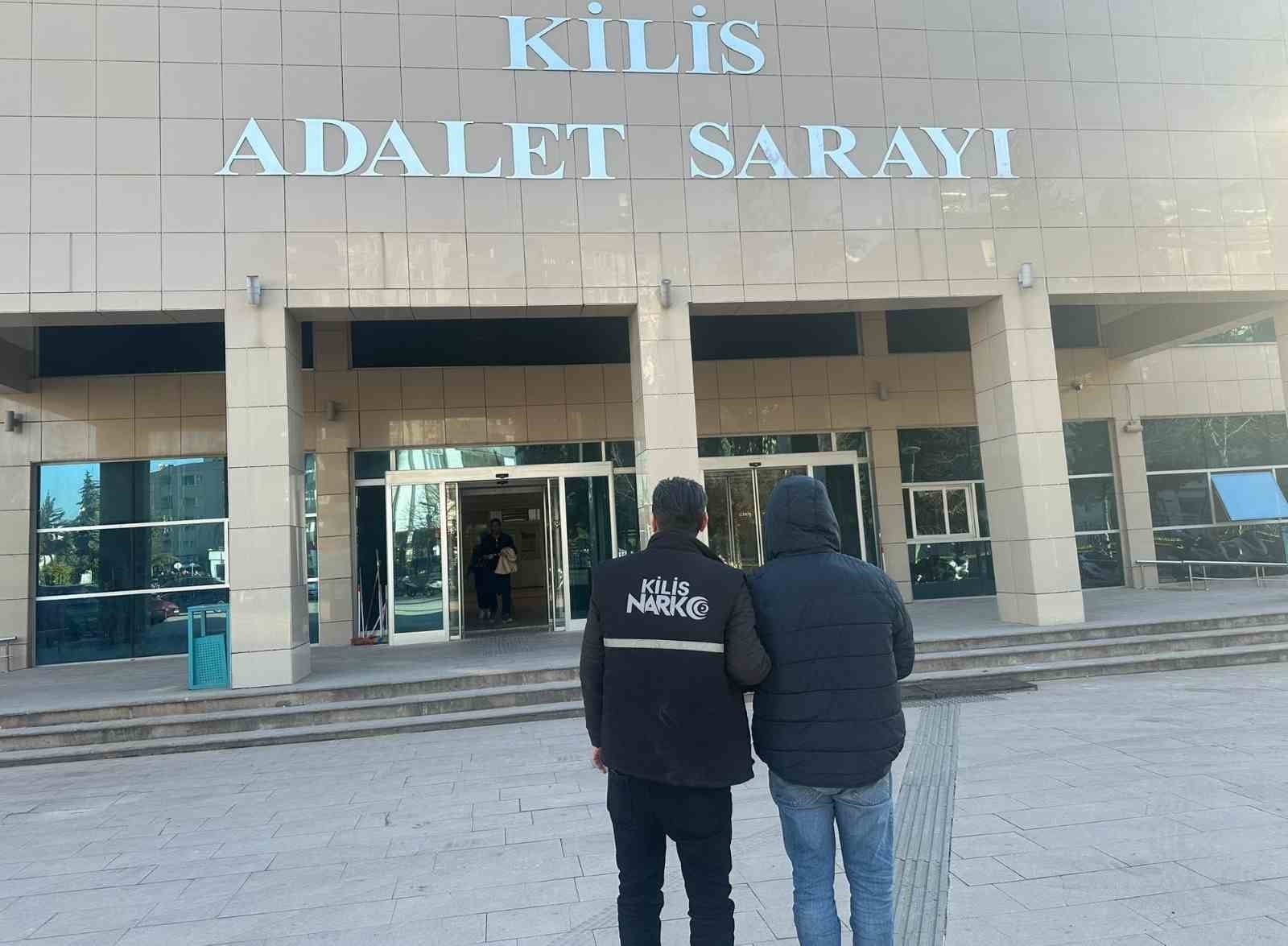 Kilis’te 17 kilo 105 gram takoz esrar ele geçirildi, 1 kişi tutuklandı