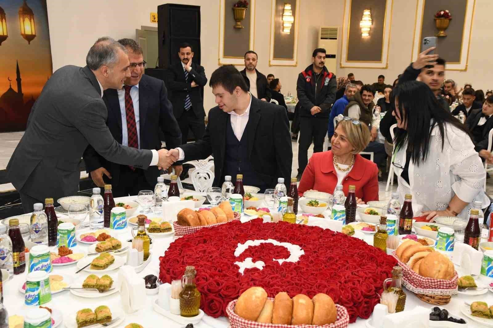 Başkan Çenet, engelli bireyler ve aileleriyle iftarda buluştu
