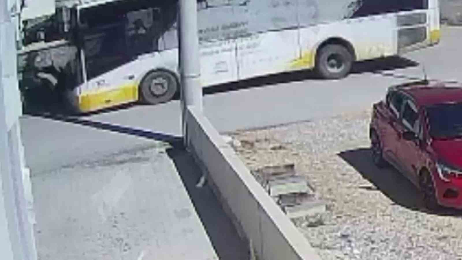 Karaman’da yolcu otobüsüyle motokurye çarpıştı: 1 yaralı