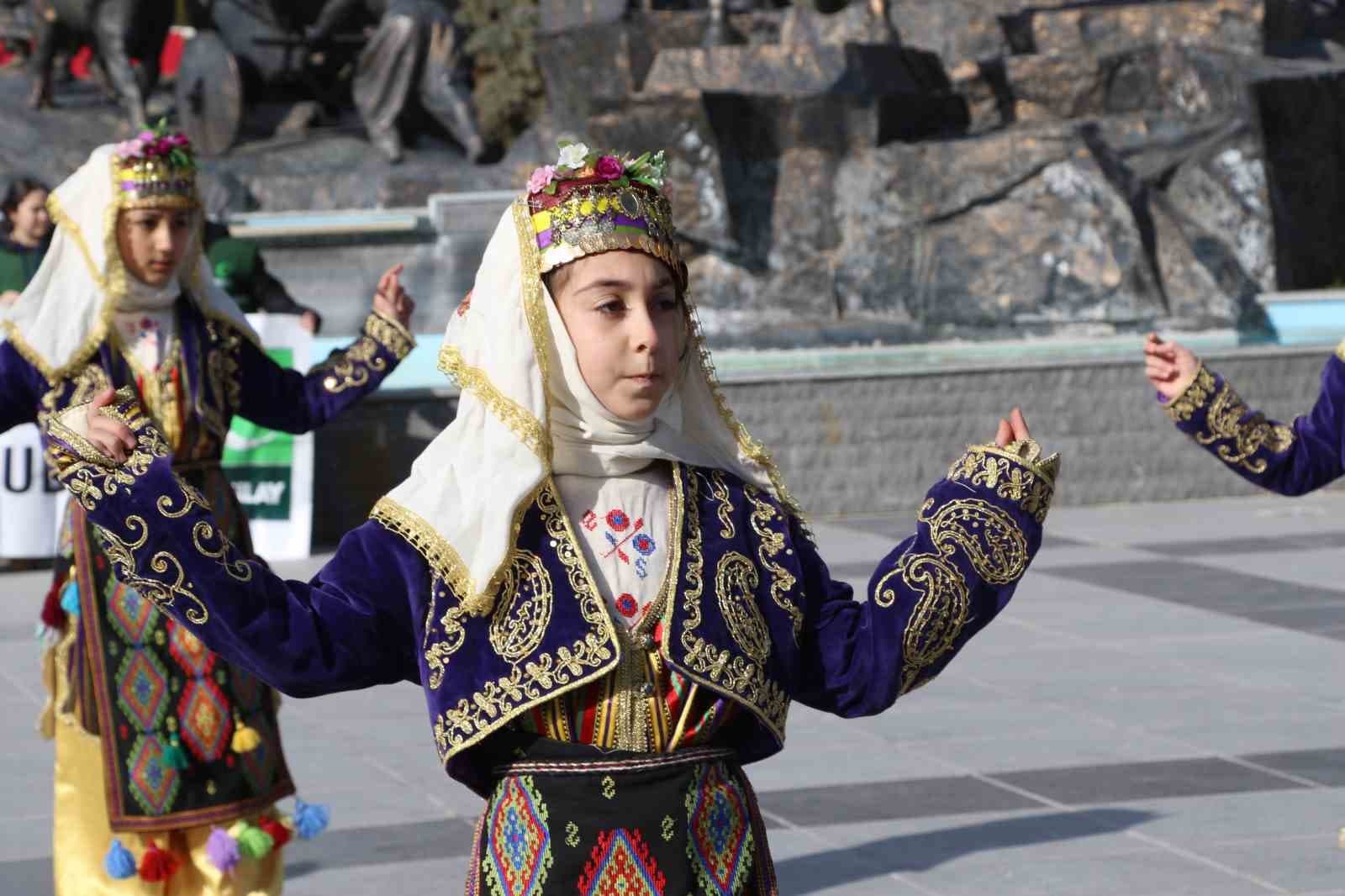 Yeşilay’dan Uşak’ta farkındalık yürüyüşü