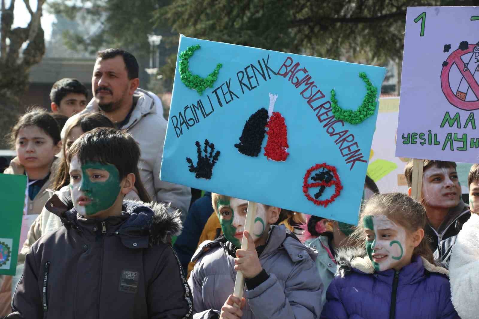 Yeşilay’dan Uşak’ta farkındalık yürüyüşü