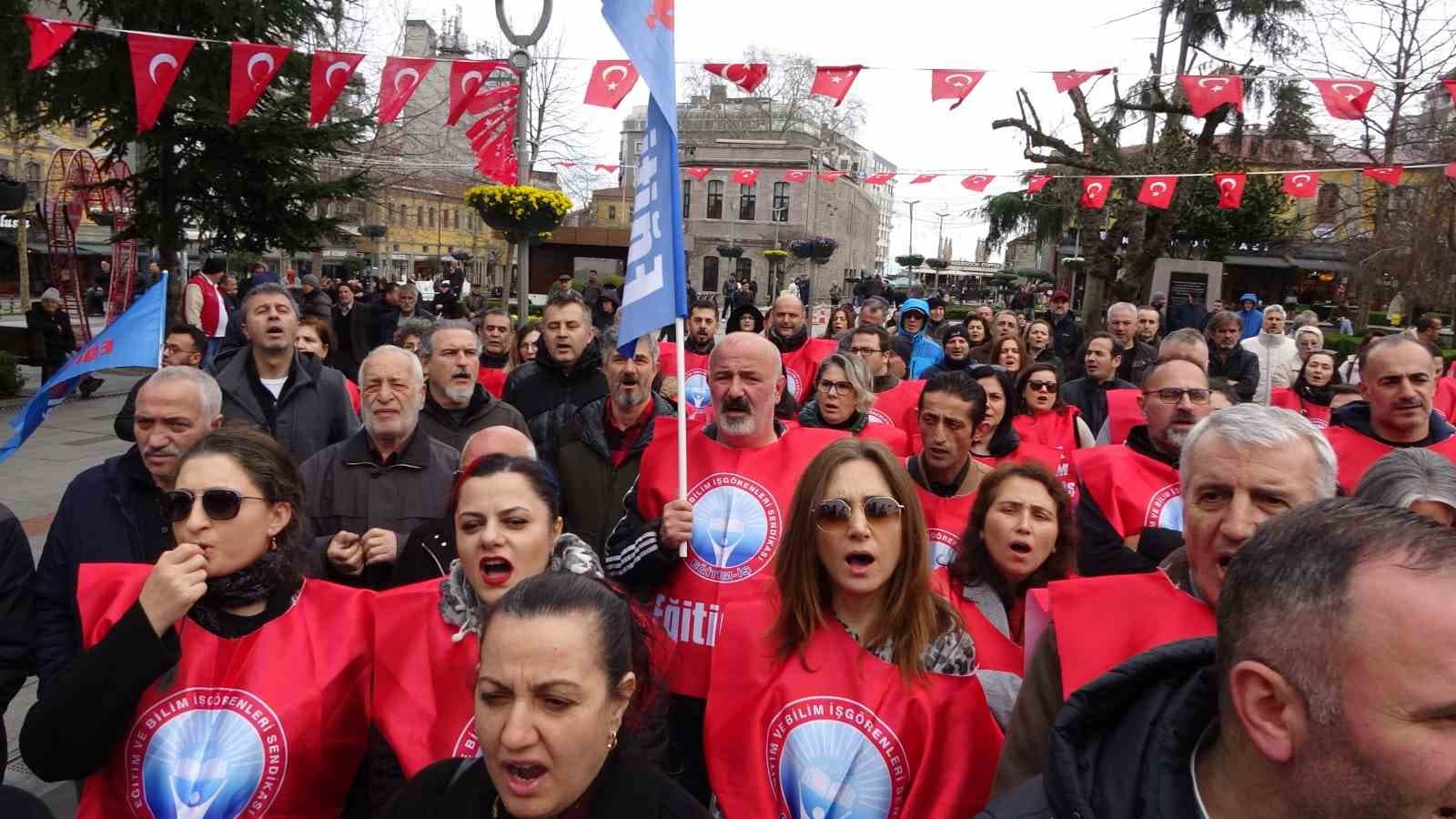 Okuldaki öğretmen cinayetine Trabzonlu eğitimcilerden tepki
