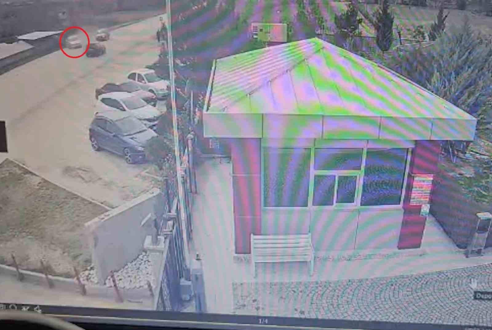 Trafikte korku dolu anlar kamerada: Otomobil böyle savruldu