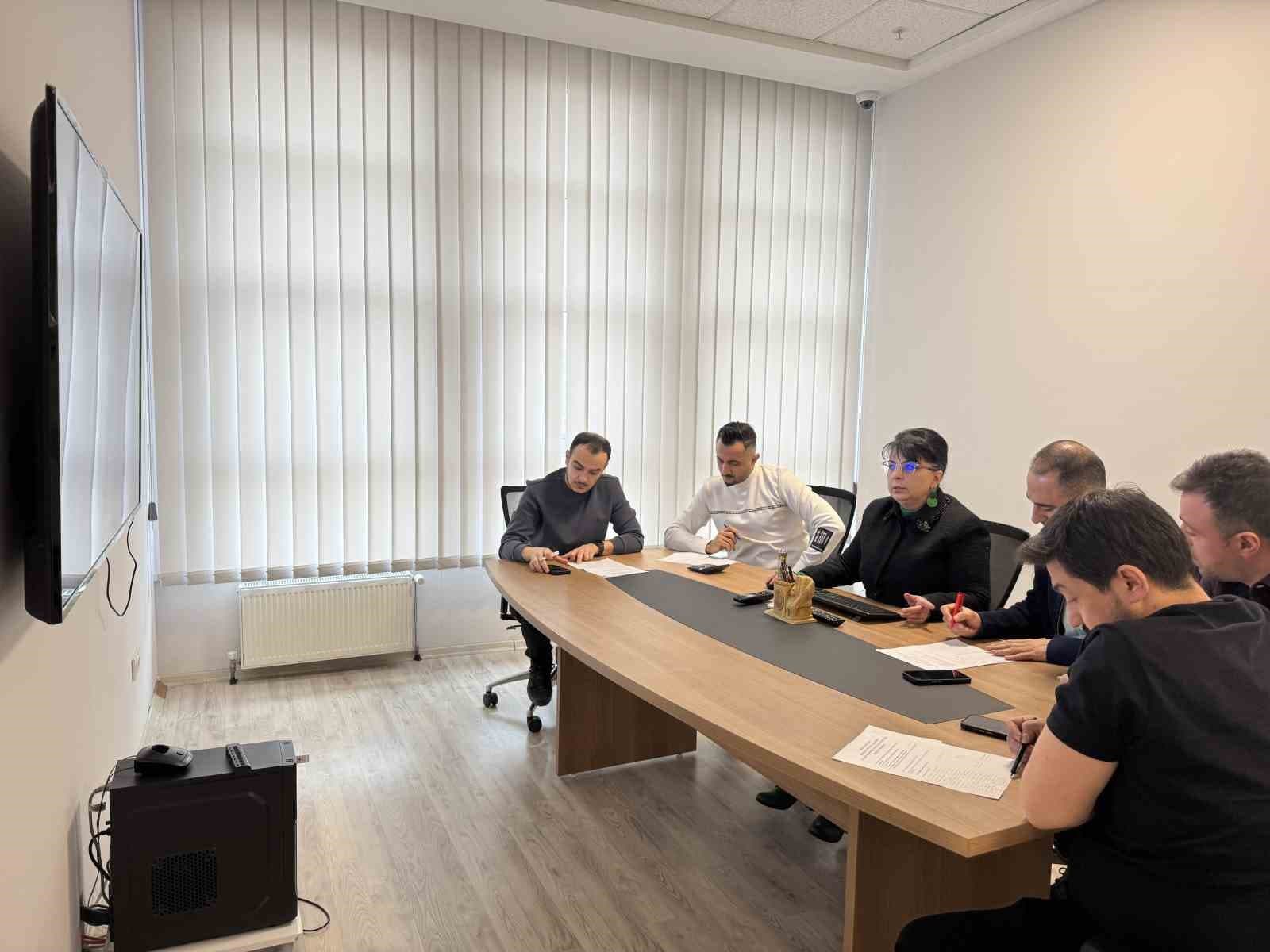 Çorum’da 15 halı sahanın ihalesi yapıldı