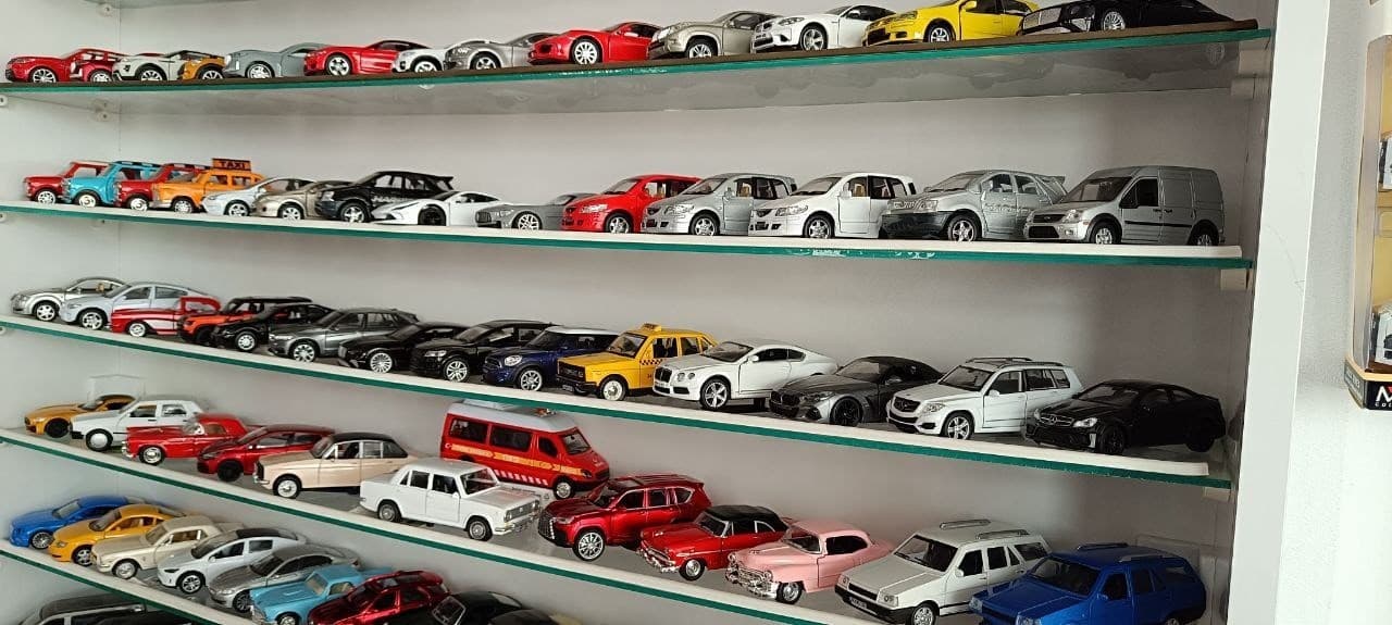 Sigarayı bıraktı, 500 maket araç koleksiyonu oluşturdu