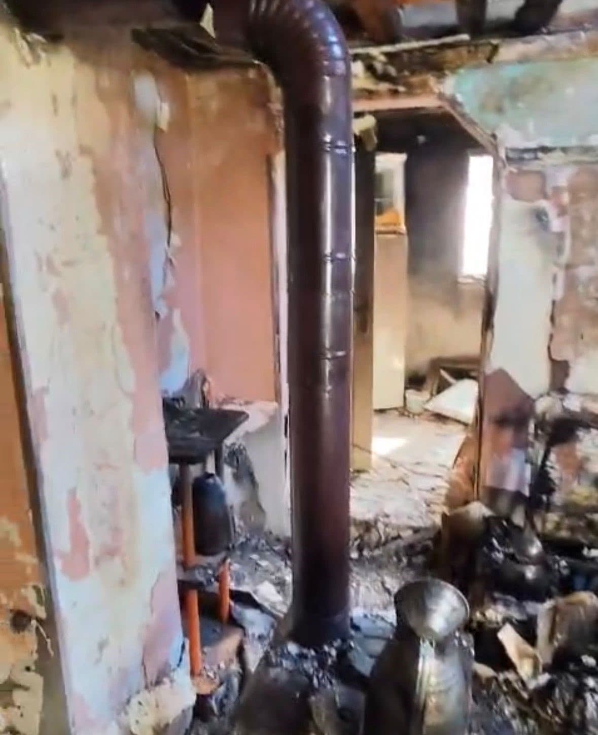 Bolu’da soba kaynaklı yangın evi harabeye çevirdi