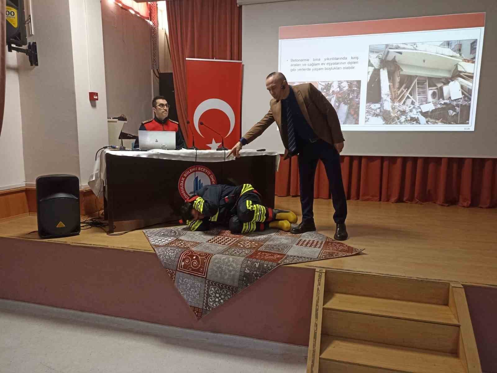 Alaplı’da deprem farkındalığı semineri düzenlendi