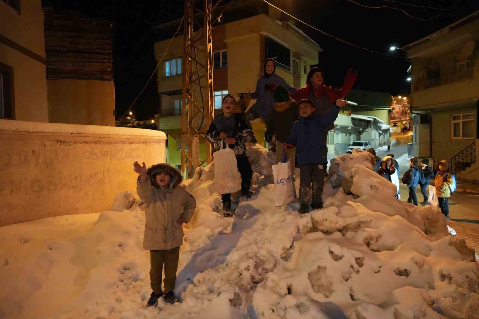 Bayburt’ta on beşi coşkusu: Asırlık gelenek ile çocuklar sokakları şenlendirdi