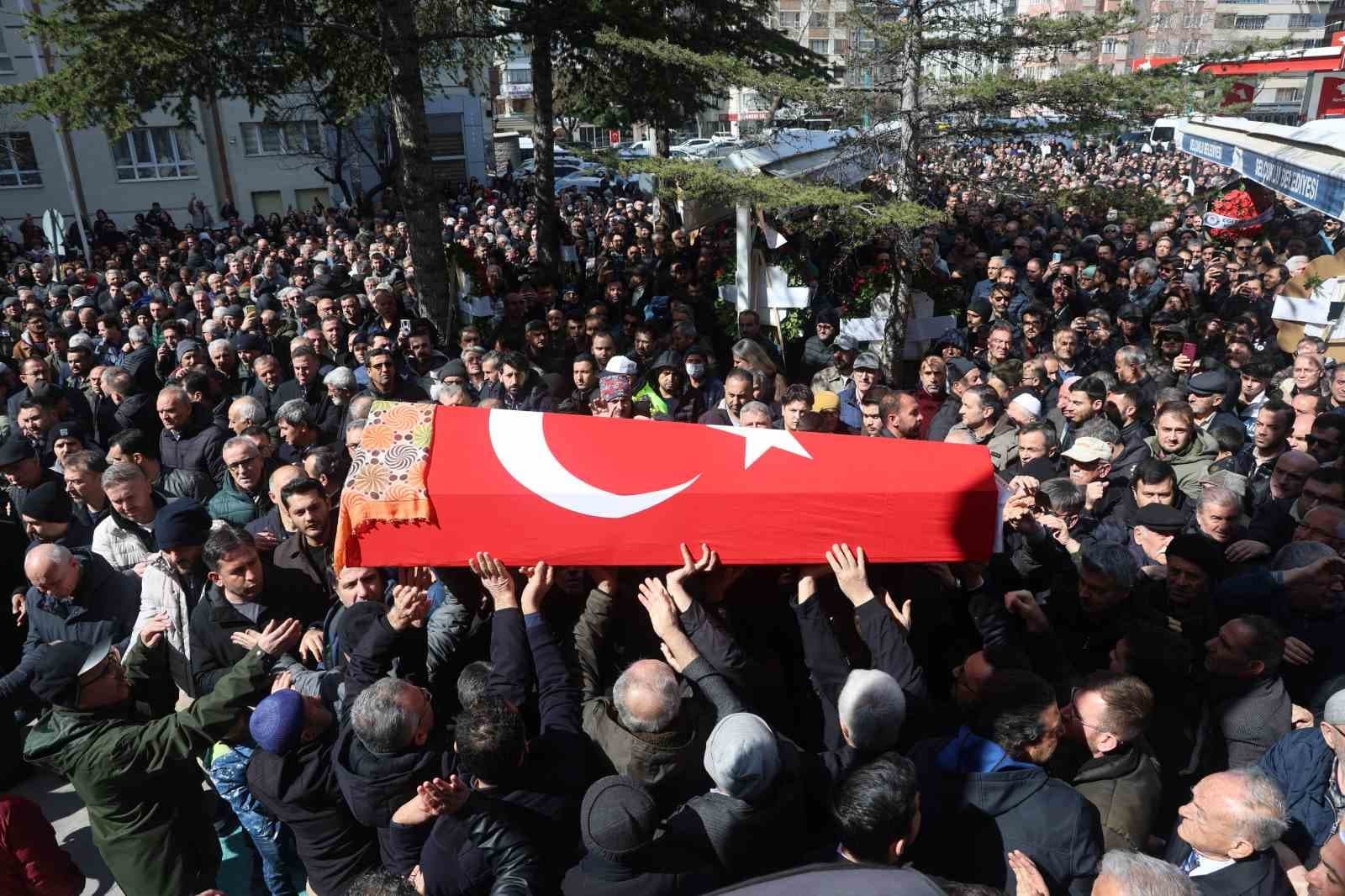 Öğrencisi tarafından öldürülen Fatma Nur öğretmen son yolculuğuna uğurlandı