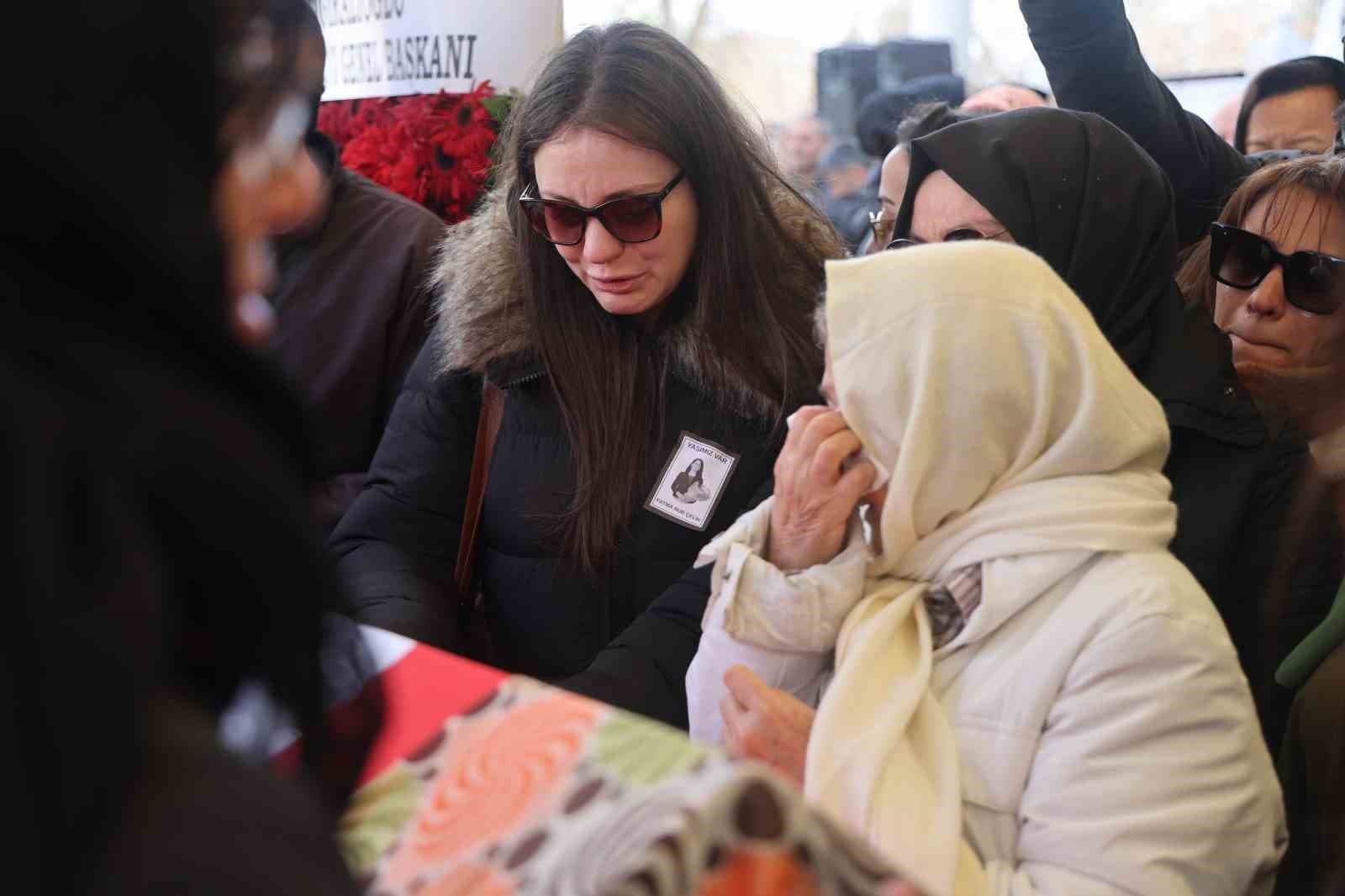 Öğrencisi tarafından öldürülen Fatma Nur öğretmen son yolculuğuna uğurlandı