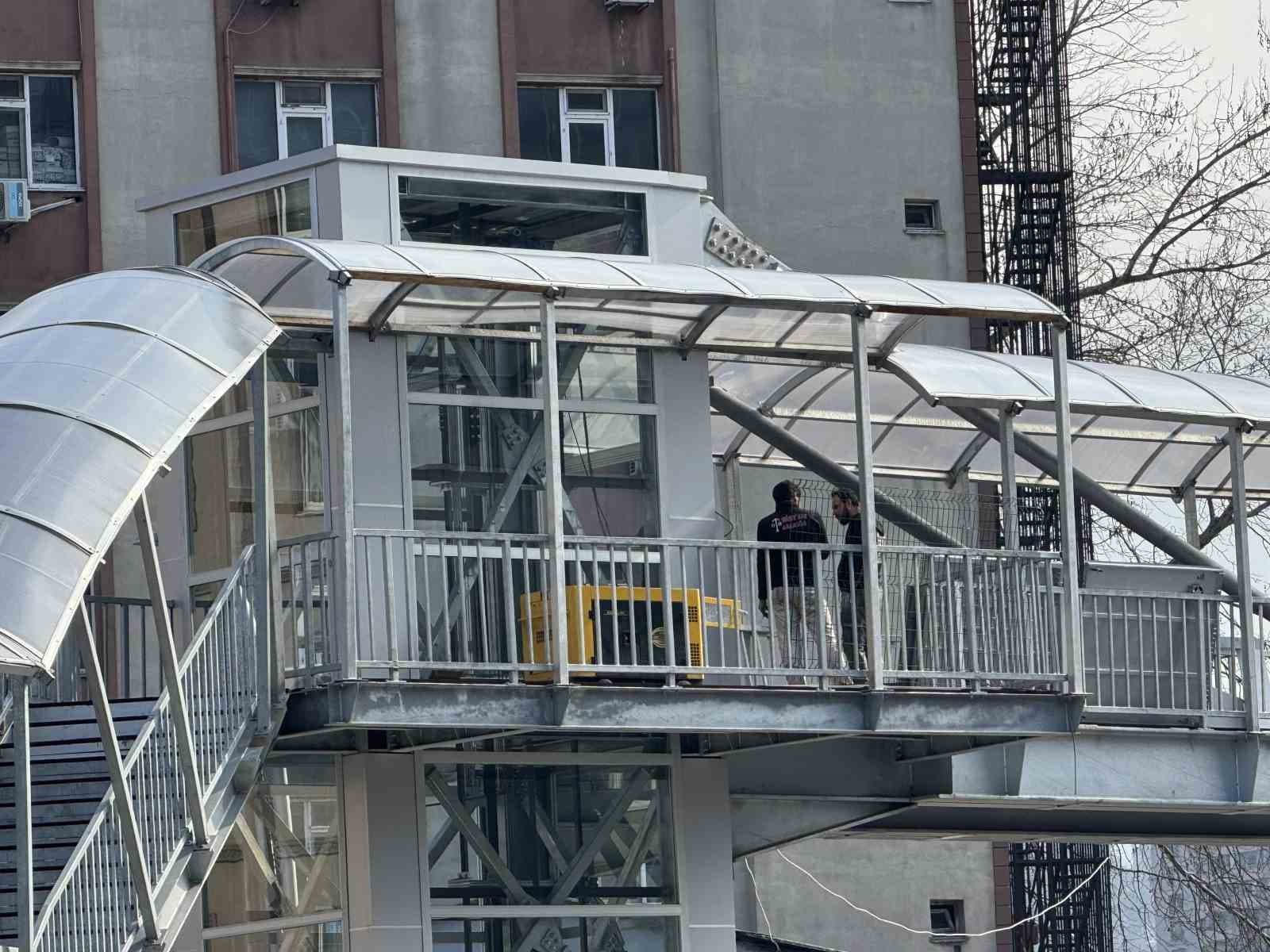 Üst geçit asansöründe sona gelindi