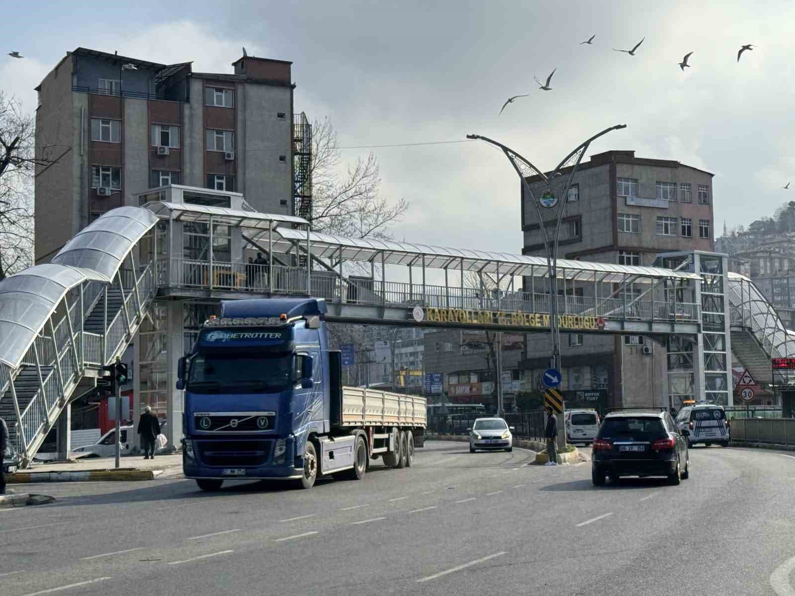 Üst geçit asansöründe sona gelindi