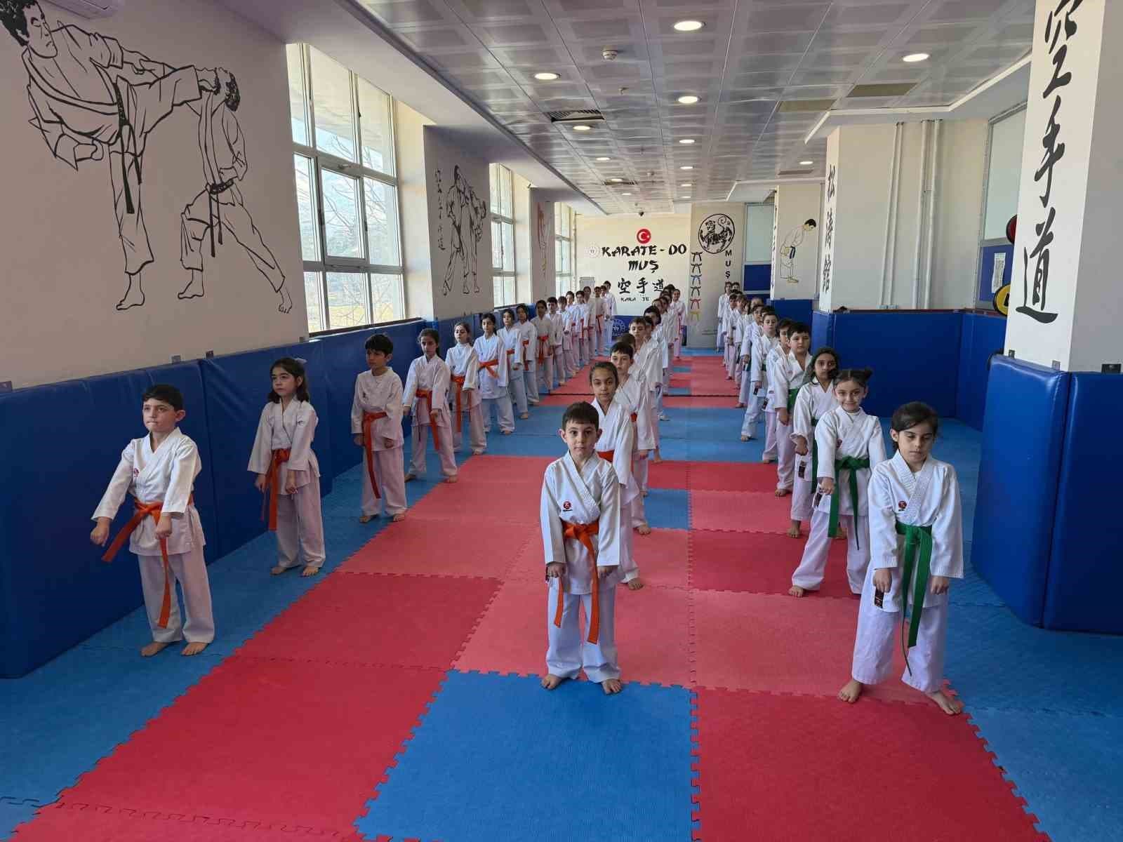 Muş’ta karate antrenmanları hız kesmeden sürüyor