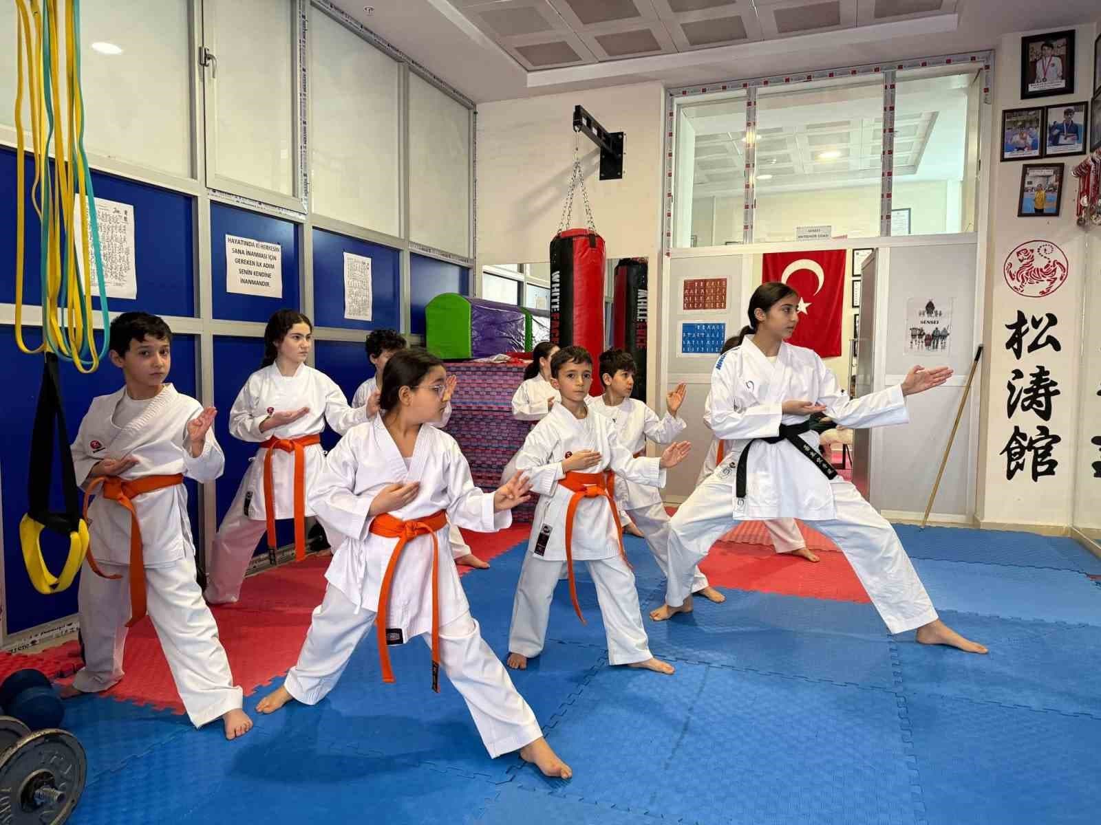 Muş’ta karate antrenmanları hız kesmeden sürüyor