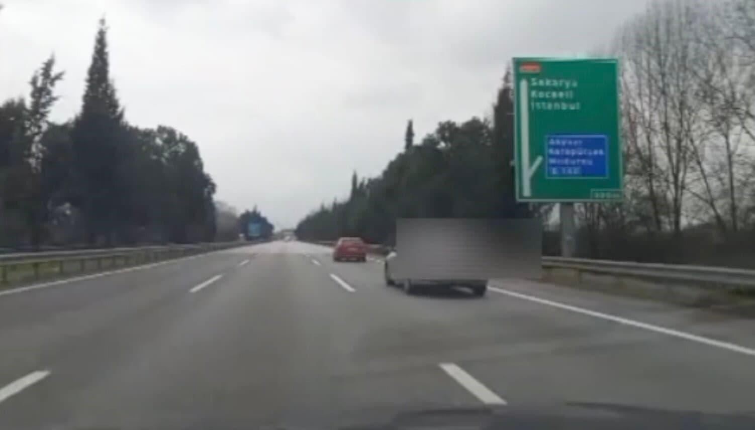 Otomobilin kapılarına zulalanmış cephanelik polis ekiplerince yakalandı