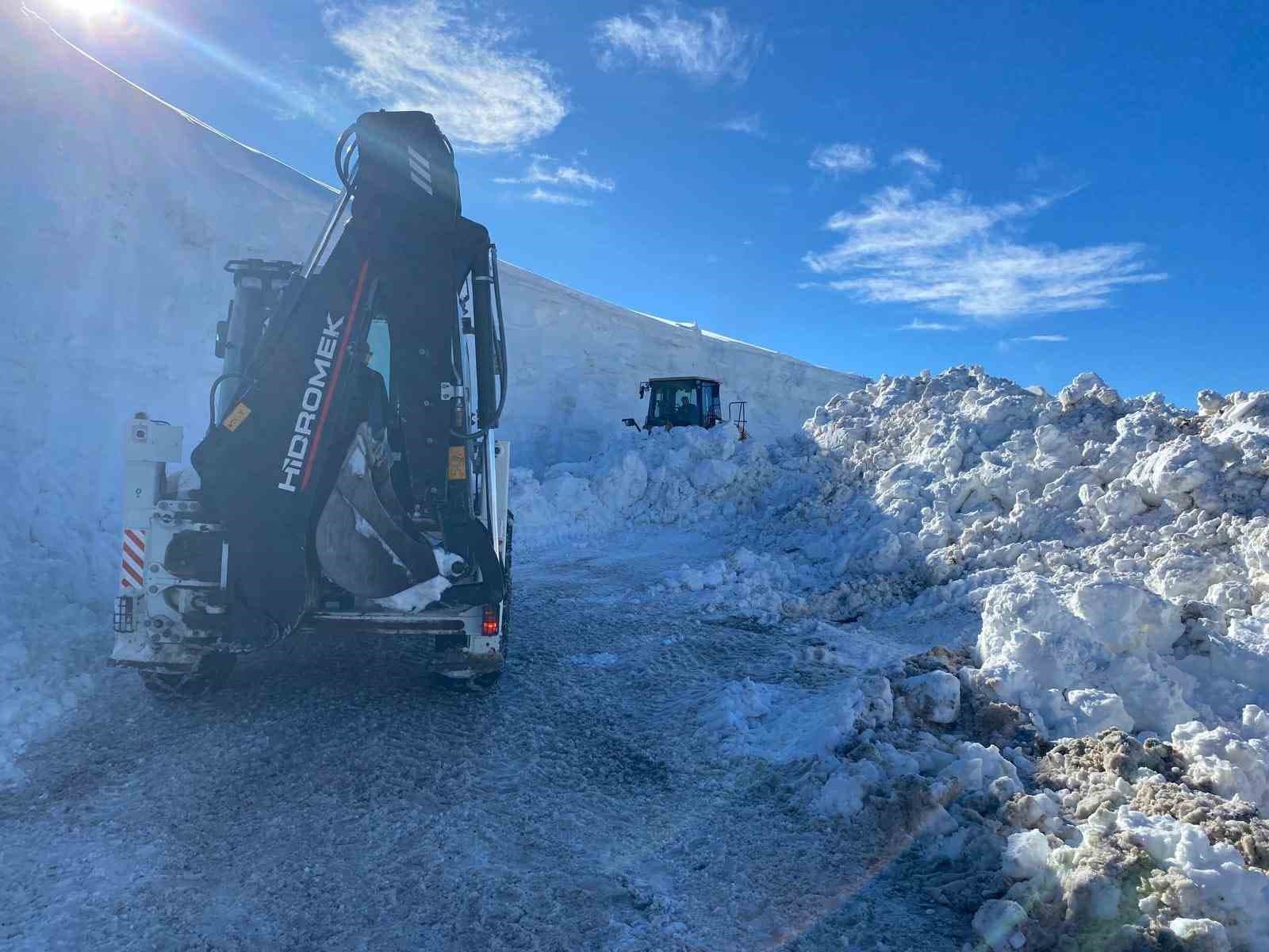 Muş’ta kapanan tüm köy yolları ulaşıma açıldı