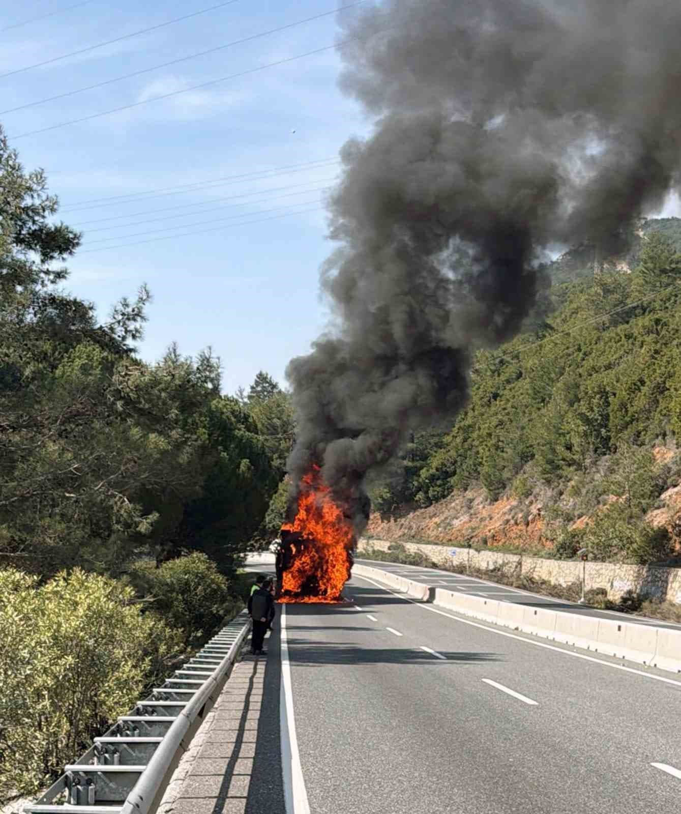 ‘Yangın önlemi için temizlik yapılıyor’ haberinden bir saat sonra yangın çıktı
