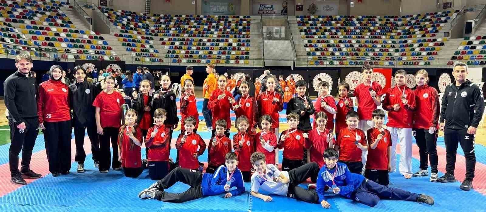 Körfezli karateciler il seçmelerinde 20 madalya kazandı