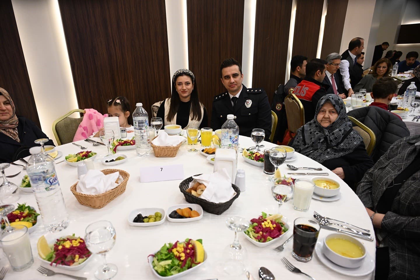 Salihli İlçe Emniyet, şehit aileleri ve gazileri iftar sofrasında ağırladı