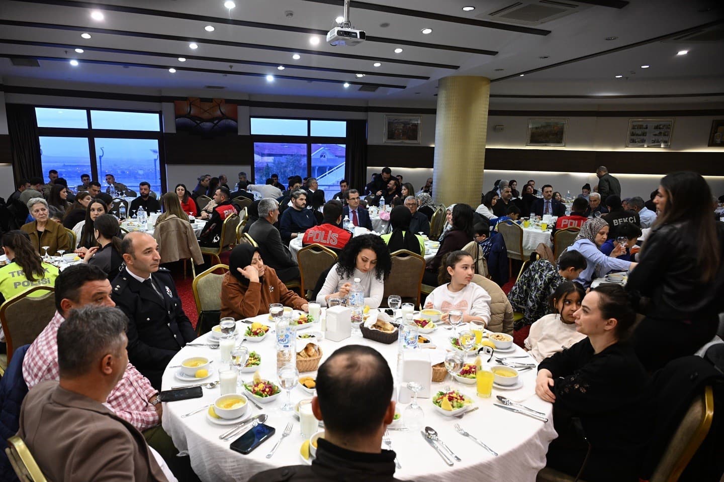 Salihli İlçe Emniyet, şehit aileleri ve gazileri iftar sofrasında ağırladı