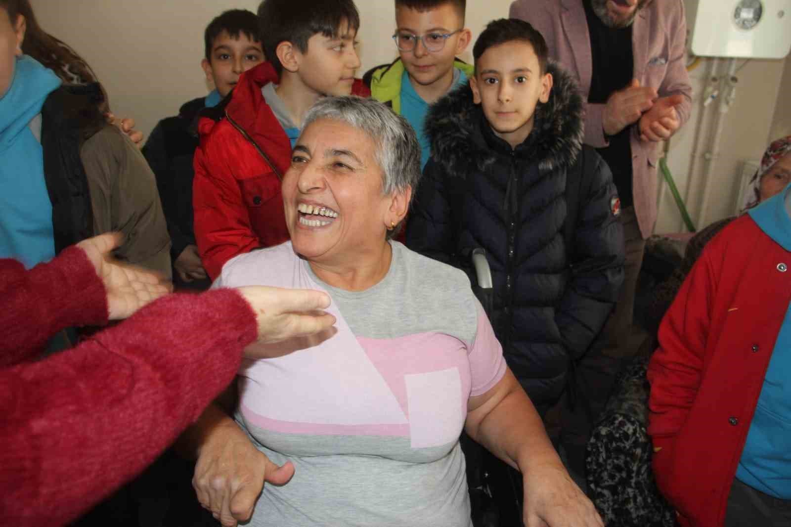 Minik öğrenciler engelli vatandaşın hayalini gerçekleştirdi