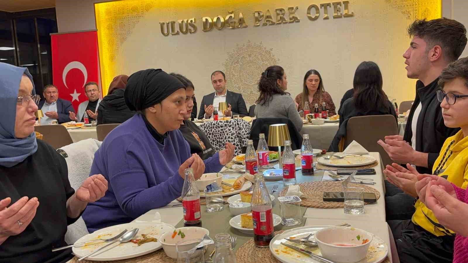 Çocuklar ile protokol iftar sofrasında buluştu