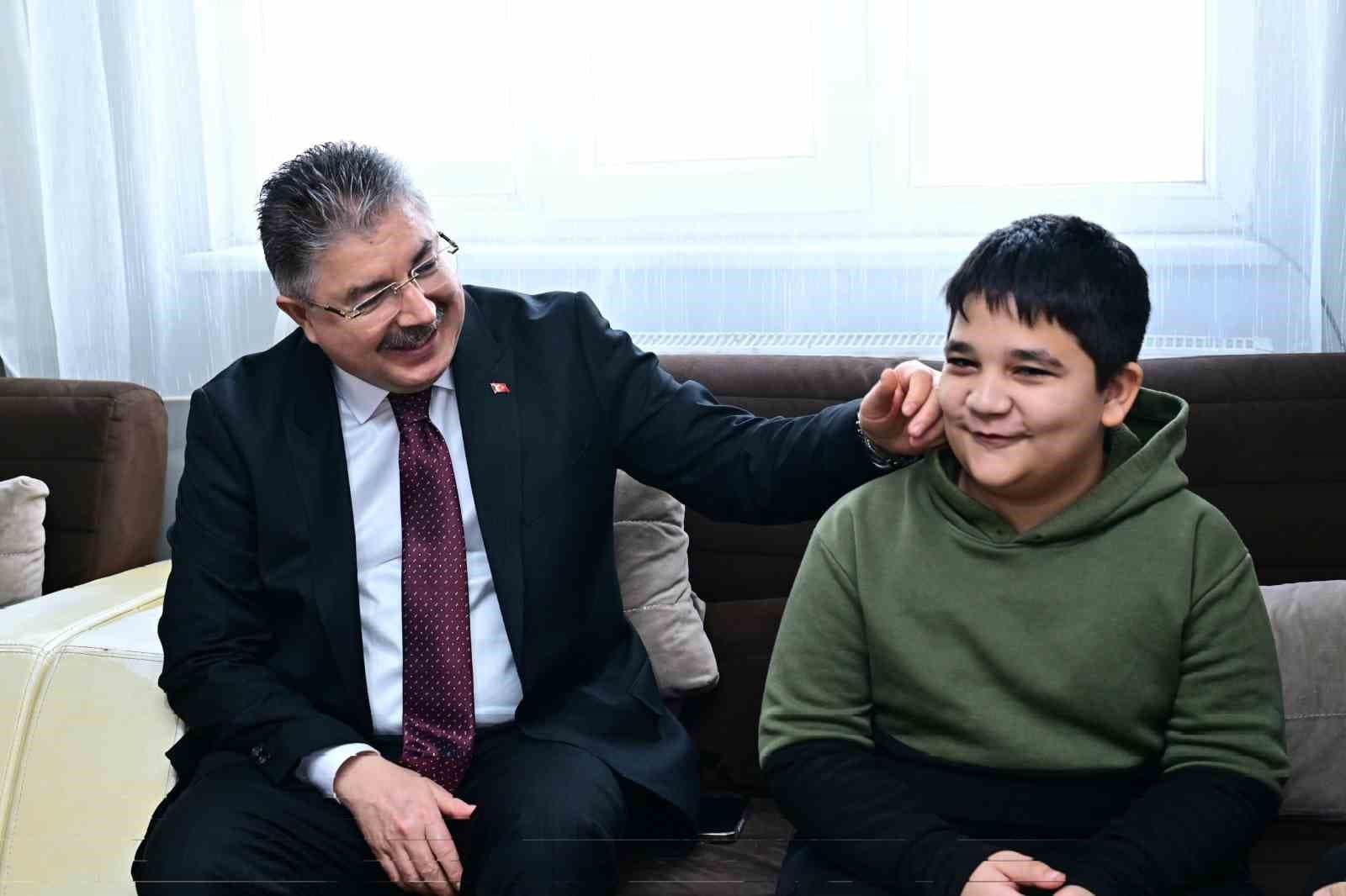 Vali Yılmaz’ın hane ziyaretleri sürüyor