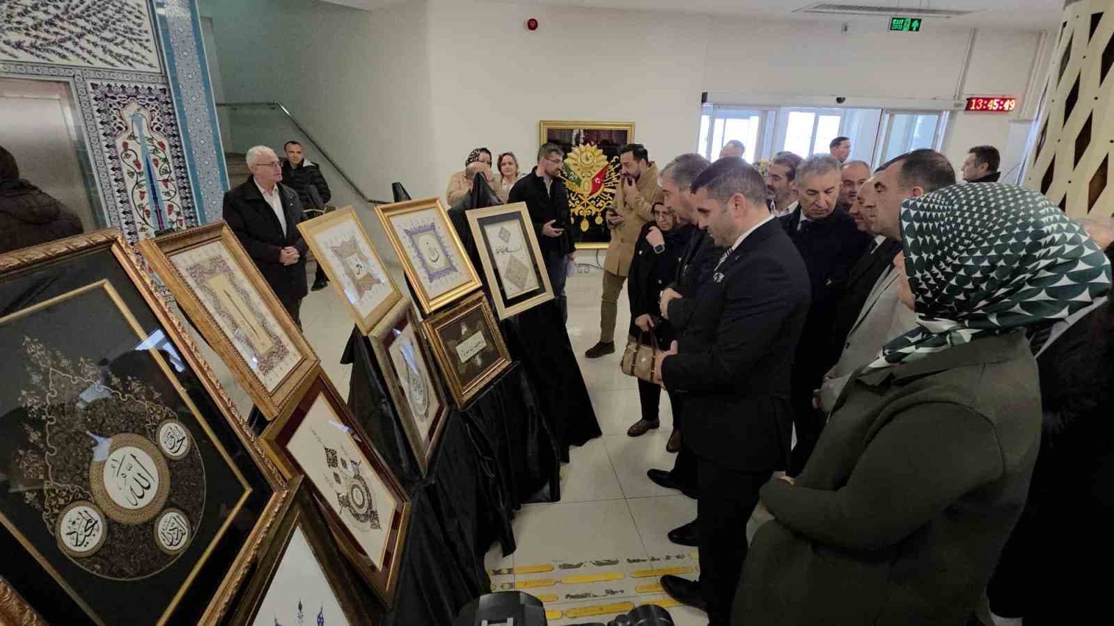 Kütahya’da Peygamber Efendimiz’in doğumunun 1500. yılı anısına hat, tezhip ve ebru sergisi açıldı