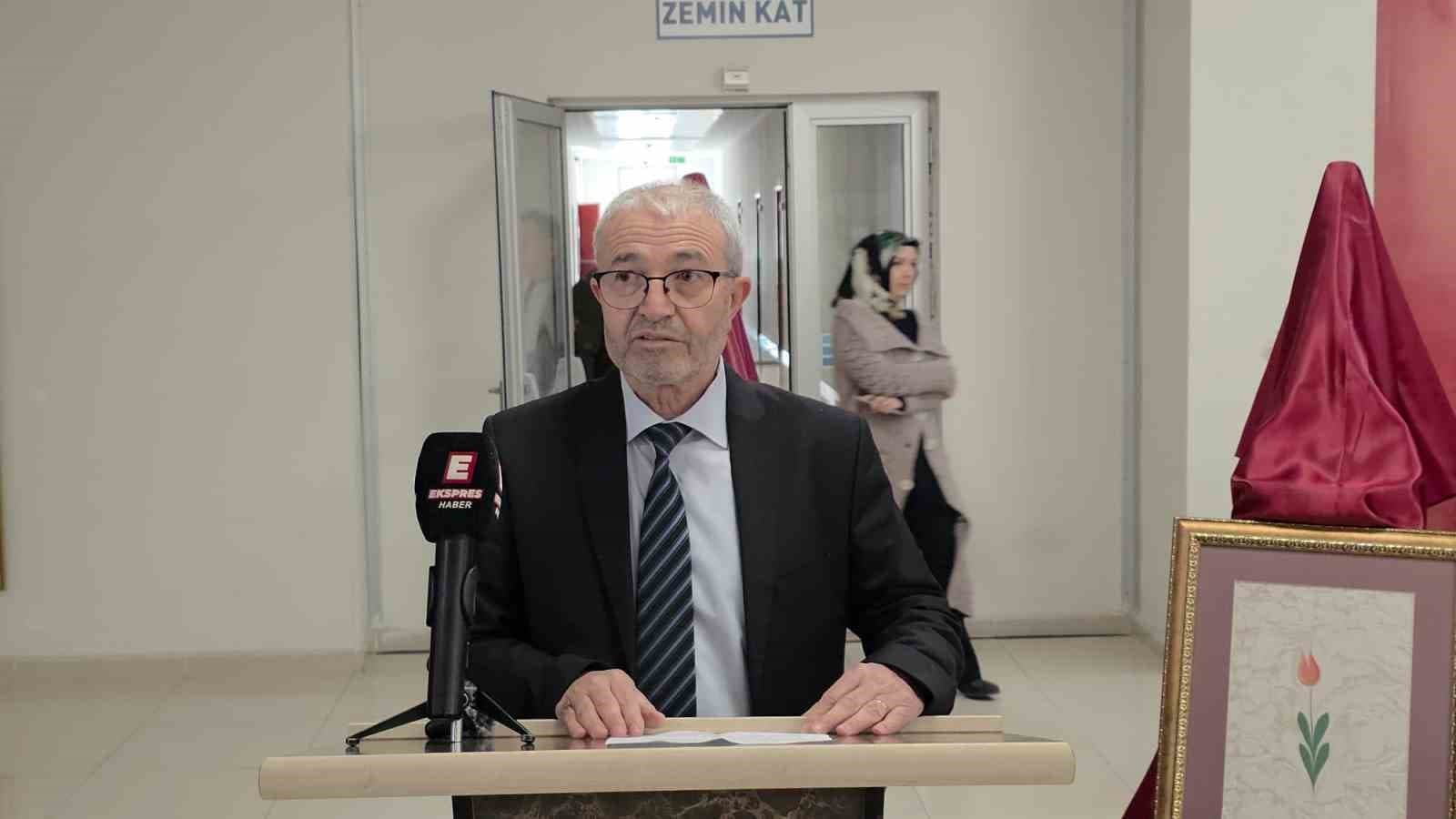 Kütahya’da Peygamber Efendimiz’in doğumunun 1500. yılı anısına hat, tezhip ve ebru sergisi açıldı