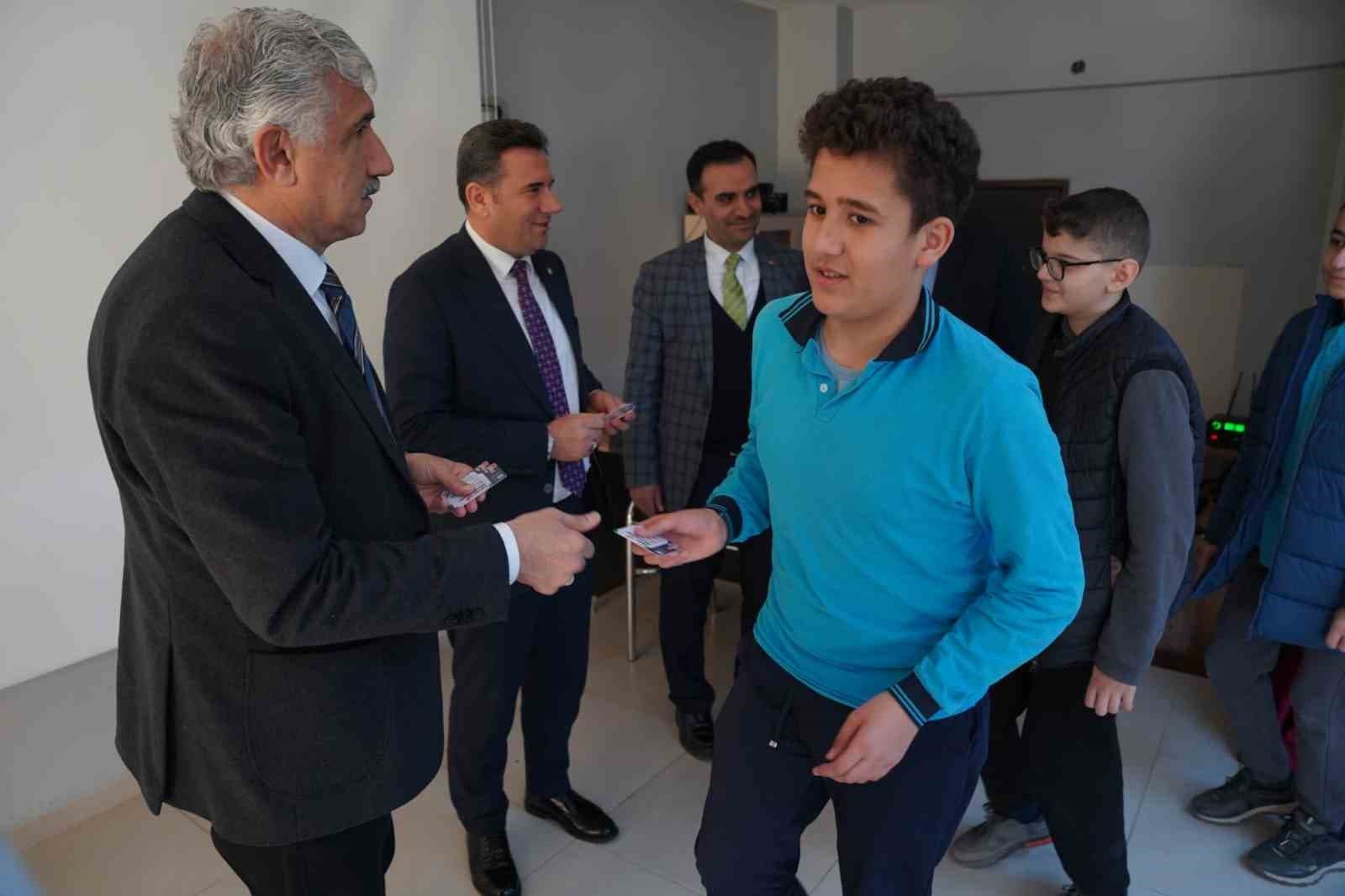 Kahta Belediyesi’nden YKS ve LGS öğrencilerine dijital destek