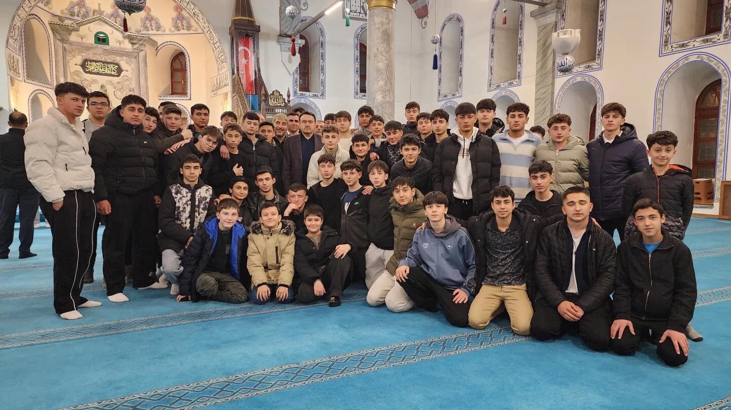 Vali Musa Işın, "Maarifin Kalbinde Ramazan" programında öğrencilerle Ulu Camii’nde buluştu