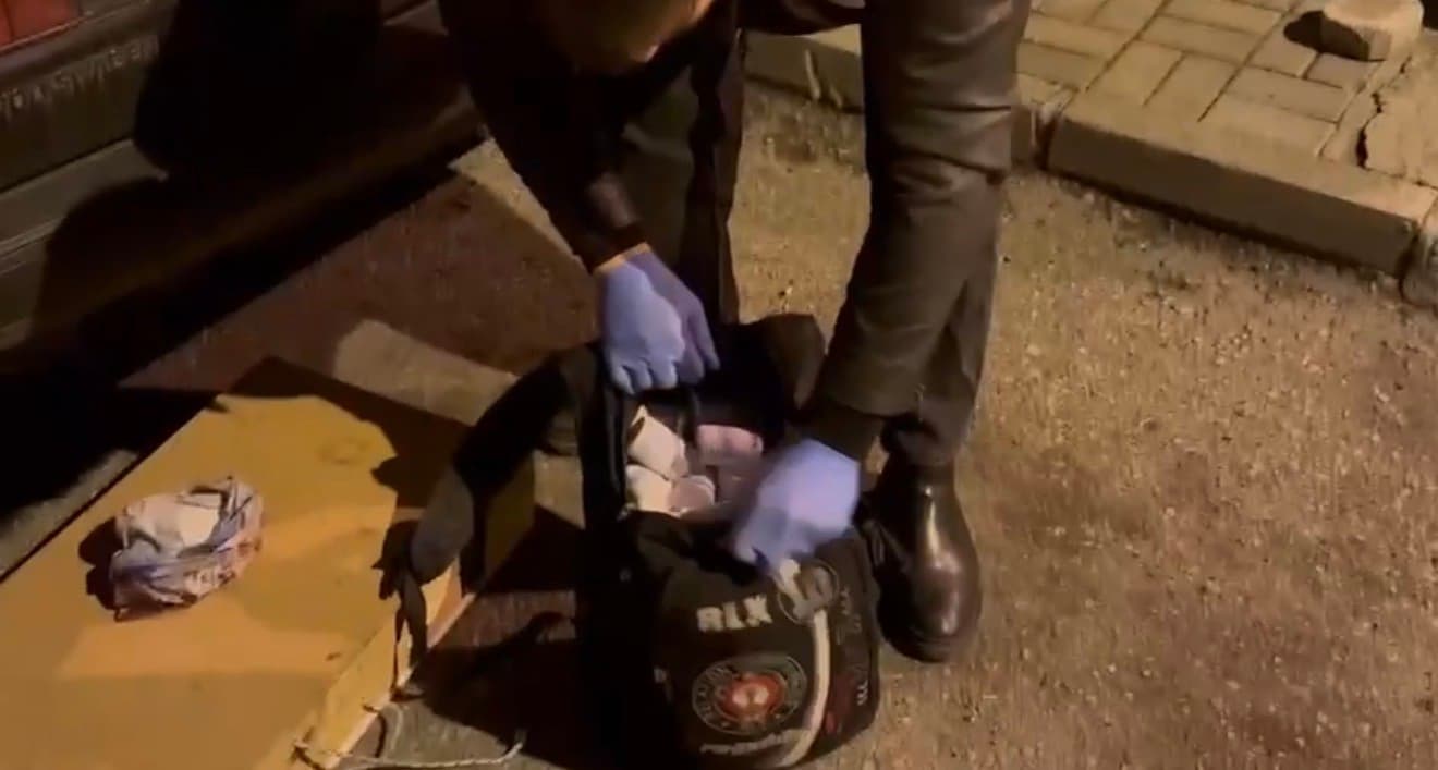 Samsun’da yatak odasında ve araçta uyuşturucu ele geçirildi