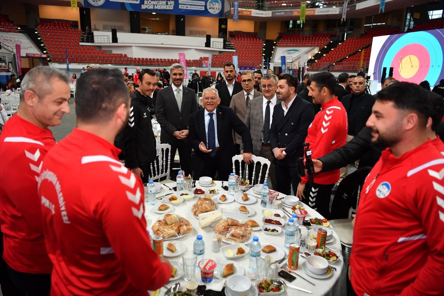 Başkan Büyükkılıç iftar sofralarında