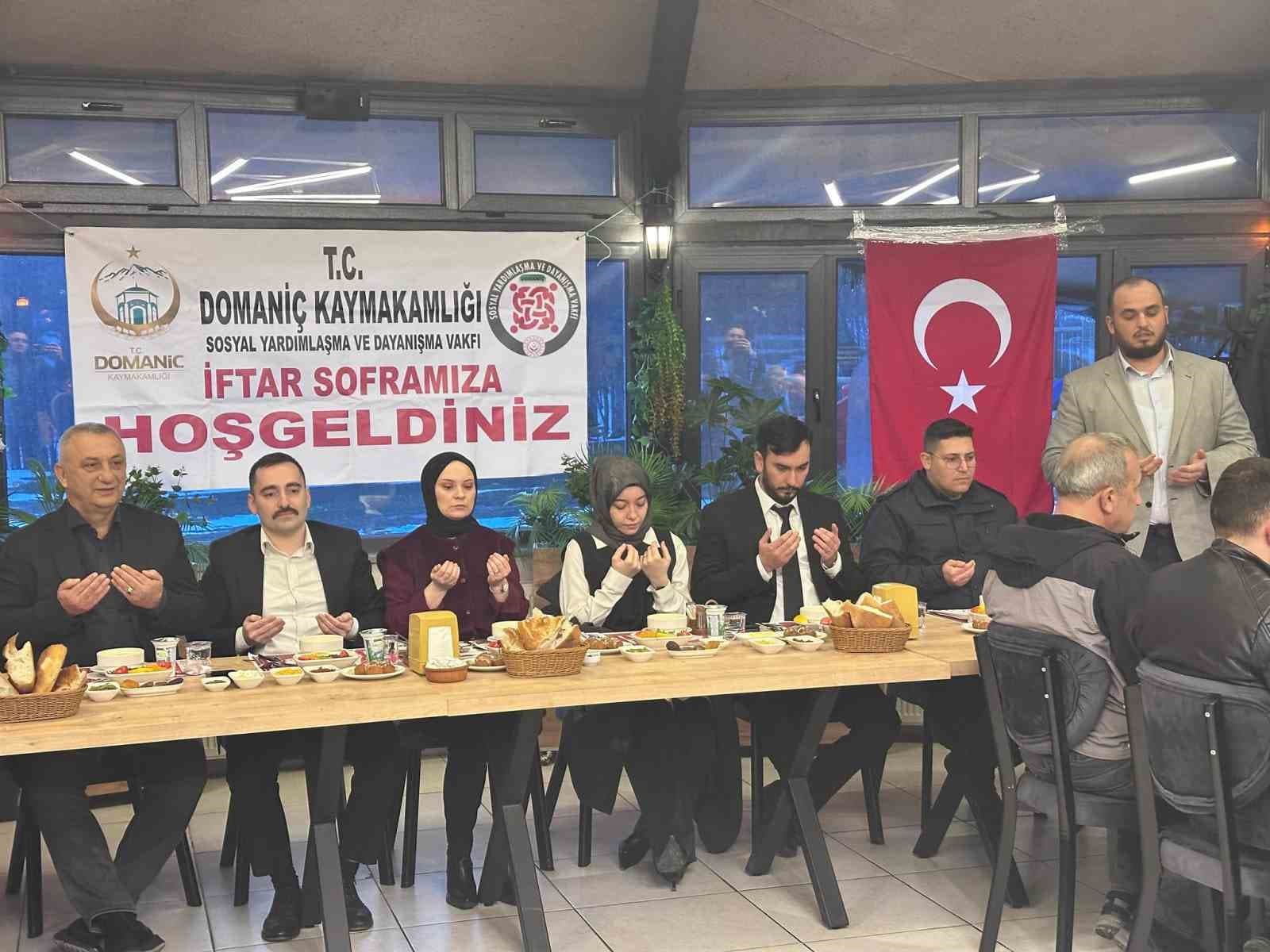Domaniç’te engelli, yaşlı, öksüz ve yetim ailelerine iftar