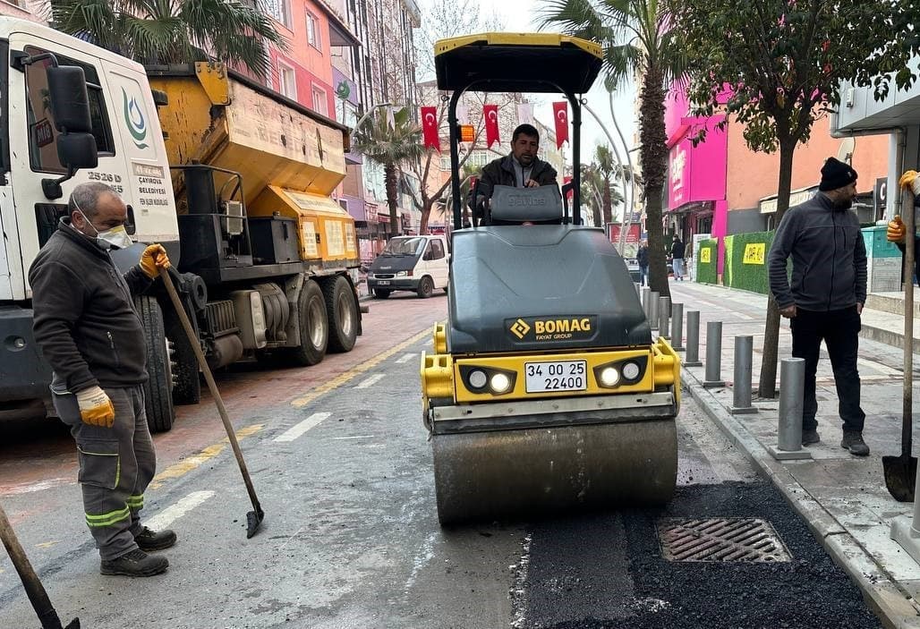 Çayırova’nın en işlek caddesinde asfalt onarımı yapıldı