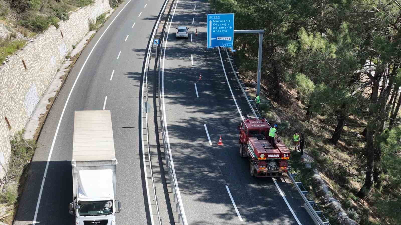 Muğla’da yangın sezonu öncesi Sakar Geçidi’nde riskli dallar temizleniyor