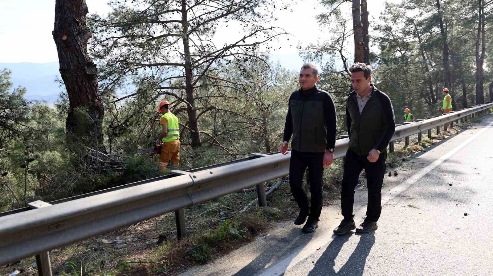 Muğla’da yangın sezonu öncesi Sakar Geçidi’nde riskli dallar temizleniyor