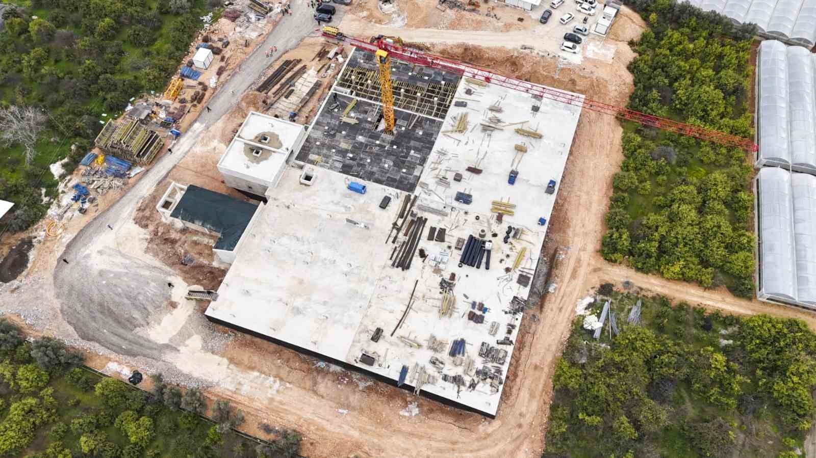 Başkan Seçer Mezitli İçmesuyu Şebekesi çalışmalarını yerinde inceledi