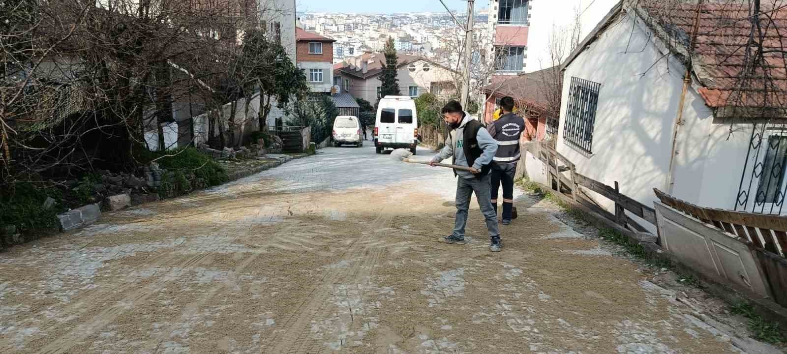 Gebze’de 3 sokakta parke ve bordür çalışması yapıldı
