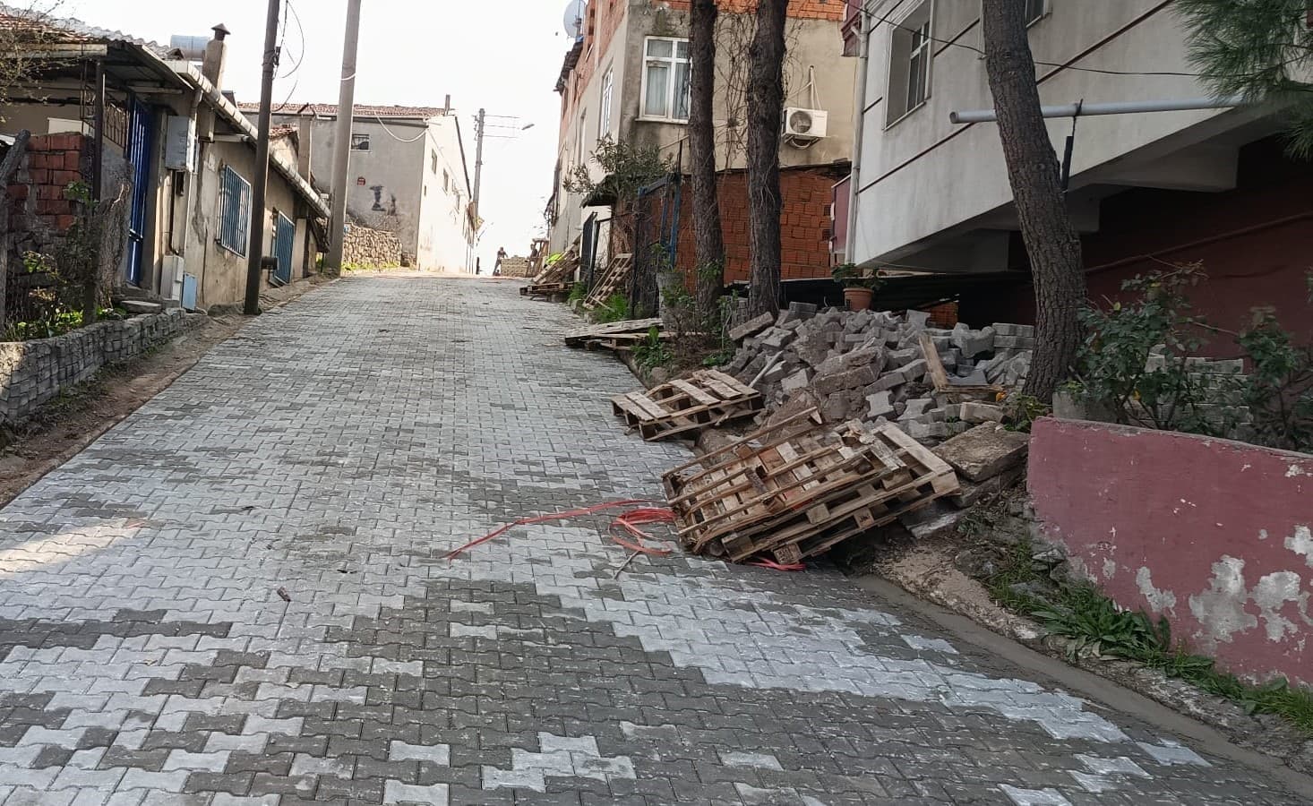Gebze’de 3 sokakta parke ve bordür çalışması yapıldı