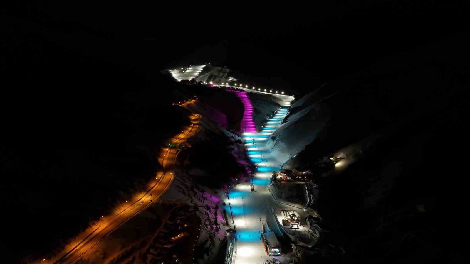 Palandöken’de gece kayağı keyfi