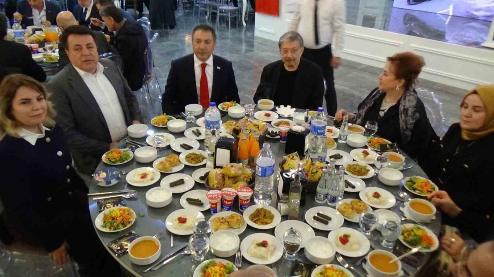 Denizli Ticaret Odası üyeleriyle iftar sofrasında buluştu