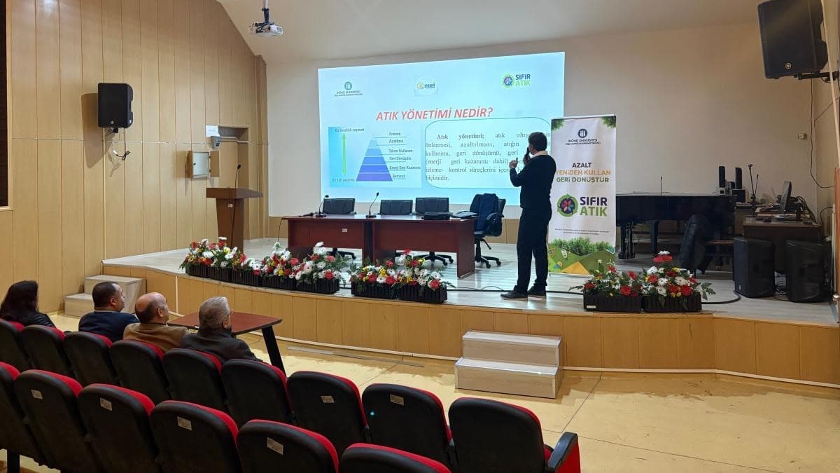 İnönü Üniversitesi’nde öğrencilere "Atık Yönetimi" farkındalık konferansı
